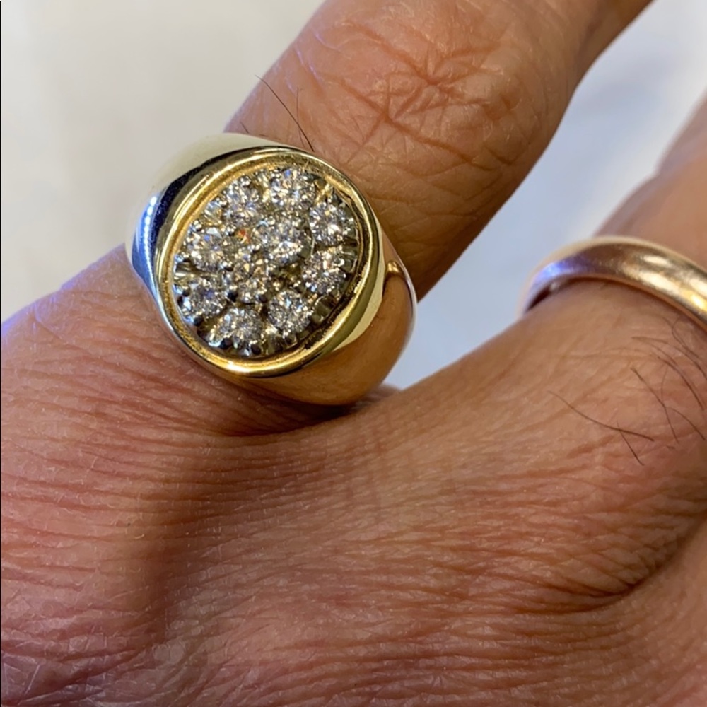 14k gold diamond ring .With .050 ct w diamond. - Picture 2 of 7